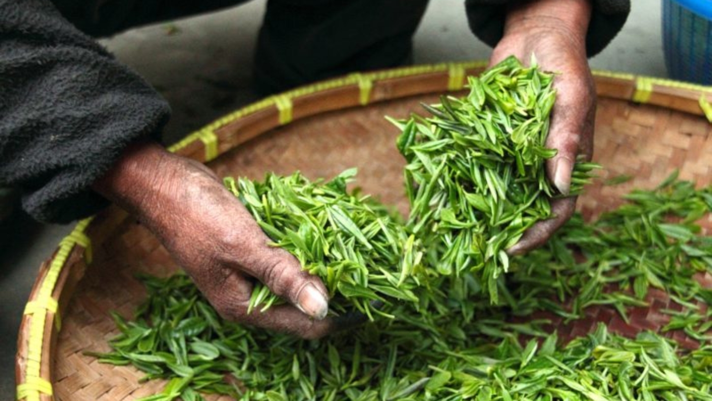 Ever doubt yourself when you buy that green tea at Starbucks? Or that passionfruit herbal tea? Well maybe you should if it's not organic. Find out why here www.breatheandground.com