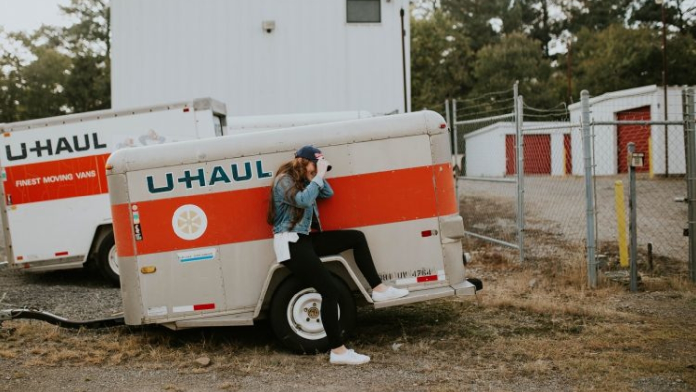 uhaul trailer with girl